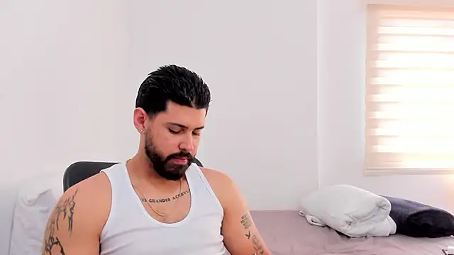 Justyn Torres online show from November 2025 06:24:02 PM