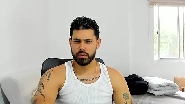 Justyn Torres online show from October 2025 12:04:01 PM