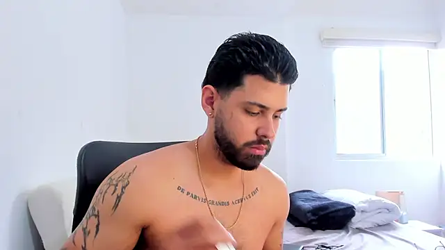 Justyn Torres online show from October 2025 12:59:01 PM