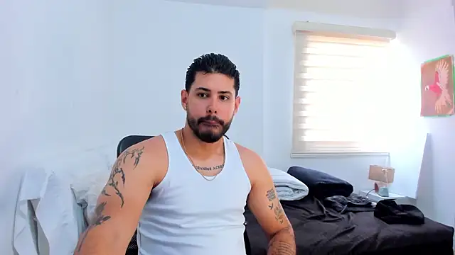 Justyn Torres online show from November 2025 04:39:02 PM