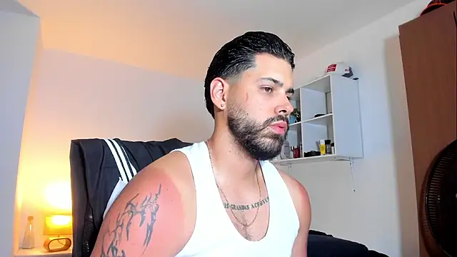 Justyn Torres online show from March 2026 09:43:02 PM