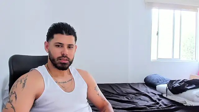 Justyn Torres online show from December 2025 02:08:02 PM