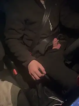 agitnizci13 online show from December 2025 04:50:02 PM