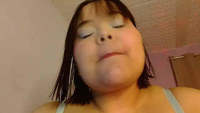 Snapshot of sexychubby___ chatting on May 2026 06:26:02 PM sexychubby online show from May 2026 06:26:02 PM