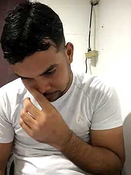 Snapshot of ElsecretodeBruno chatting on September 2025 01:59:01 AM ElsecretodeBruno online show from September 2025 01:59:01 AM