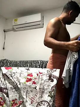 Snapshot of ElsecretodeBruno chatting on November 2025 12:58:02 AM ElsecretodeBruno online show from November 2025 12:58:02 AM