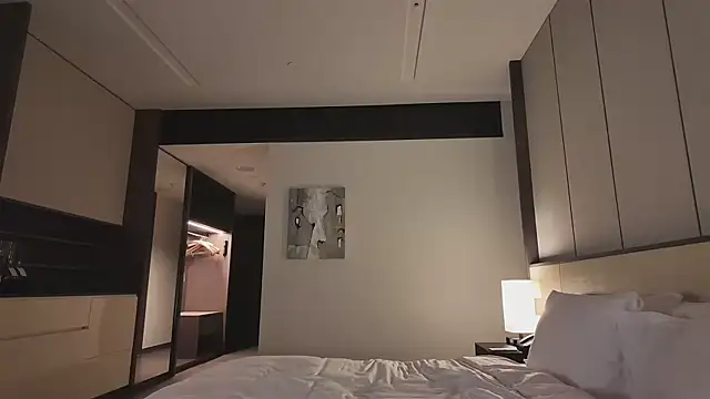 lukegunn online show from October 2025 12:49:01 PM