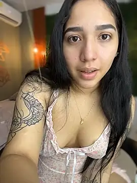 Snapshot of Amandanauty chatting on January 2026 05:33:02 AM Amandanauty online show from January 2026 05:33:02 AM