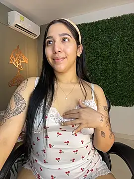 Snapshot of Amandanauty chatting on December 2025 08:27:02 AM Amandanauty online show from December 2025 08:27:02 AM