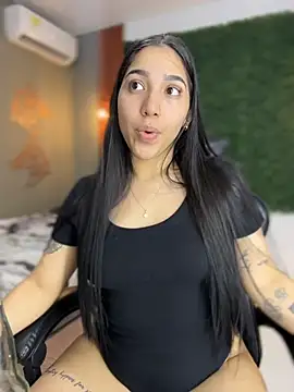 Amandanauty online show from April 2026 05:25:01 AM