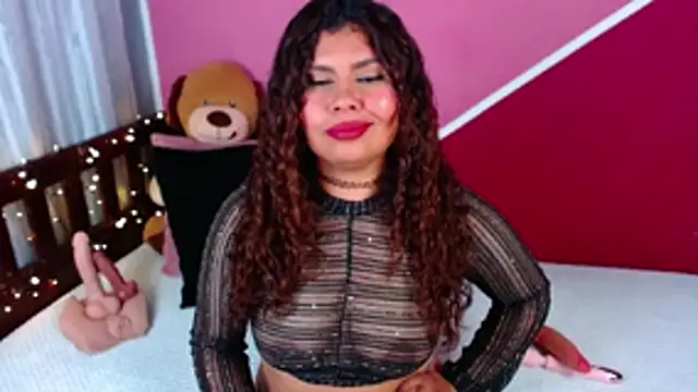 Snapshot of Queenamazon1 chatting on April 2026 03:20:01 AM Queenamazon1 online show from April 2026 03:20:01 AM
