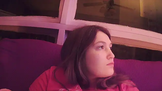 Snapshot of Angelk43 chatting on February 2026 07:06:02 AM Angelk43 online show from February 2026 07:06:02 AM