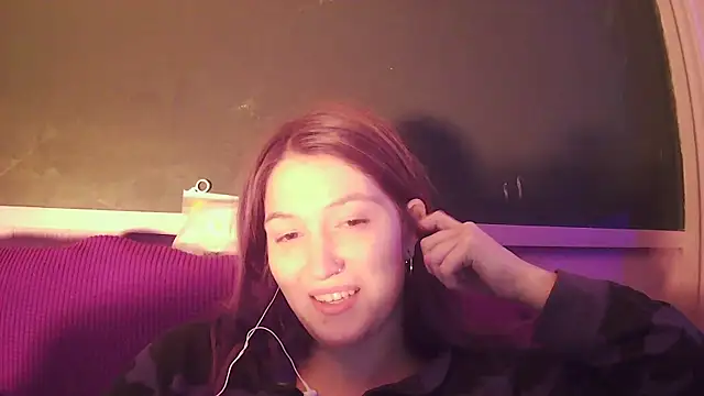 Snapshot of Angelk43 chatting on December 2025 03:57:01 AM Angelk43 online show from December 2025 03:57:01 AM