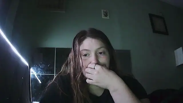 Snapshot of Angelk43 chatting on June 2026 04:35:01 AM Angelk43 online show from June 2026 04:35:01 AM