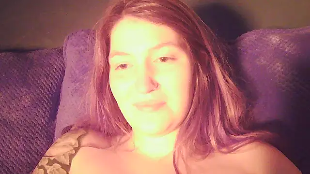 Snapshot of Angelk43 chatting on January 2026 06:39:01 AM Angelk43 online show from January 2026 06:39:01 AM