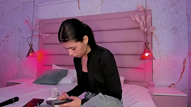 IvySanders1 online show from October 2025 12:35:01 PM