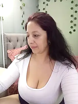 Snapshot of camilalatti chatting on January 2025 12:17:02 AM camilalatti online show from January 2025 12:17:02 AM