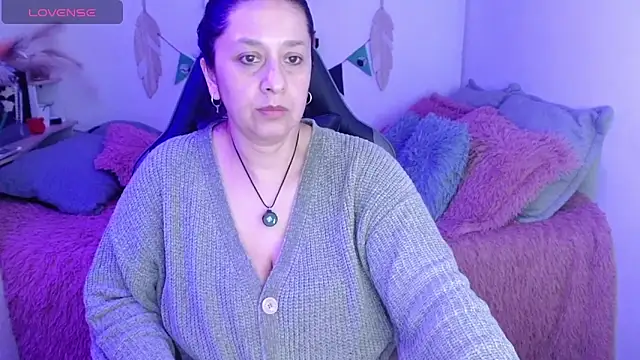 camilalatti online show from June 2026 01:00:01 AM