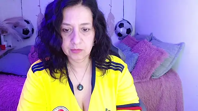 camilalatti online show from June 2026 12:38:02 AM