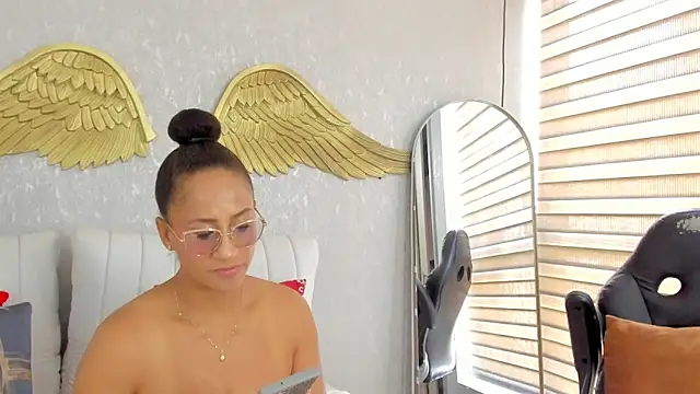 EmmaFerrary online show from February 2026 04:40:02 PM