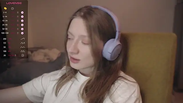 Snapshot of mollytuck chatting on December 2024 01:51:02 PM mollytuck online show from December 2024 01:51:02 PM