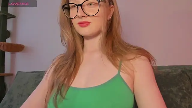 Snapshot of mollytuck chatting on July 2026 12:28:01 PM mollytuck online show from July 2026 12:28:01 PM
