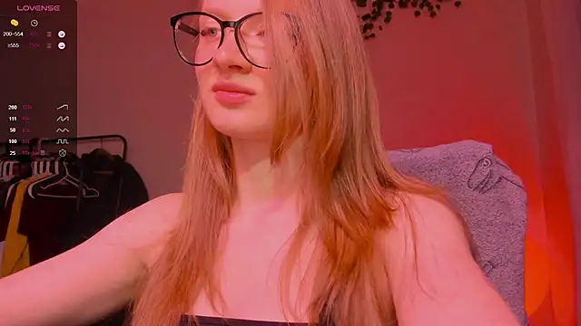 Snapshot of mollytuck chatting on October 2025 03:11:01 PM mollytuck online show from October 2025 03:11:01 PM