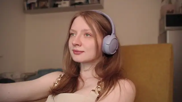 Snapshot of mollytuck chatting on December 2024 03:20:02 PM mollytuck online show from December 2024 03:20:02 PM