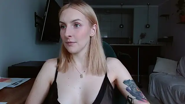 illusorycat online show from November 2025 10:52:02 AM