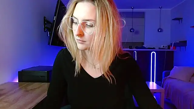 illusorycat online show from February 2026 03:33:01 PM