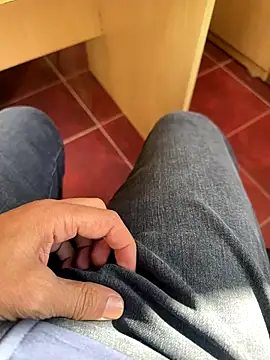 Snapshot of MAHKE12 chatting on October 2025 07:27:01 AM MAHKE12 online show from October 2025 07:27:01 AM