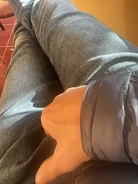 Snapshot of MAHKE12 chatting on November 2025 10:27:01 AM MAHKE12 online show from November 2025 10:27:01 AM