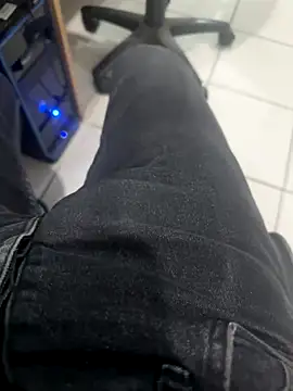 Snapshot of MAHKE12 chatting on November 2025 02:21:02 PM MAHKE12 online show from November 2025 02:21:02 PM