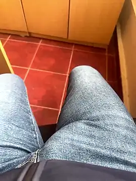 Snapshot of MAHKE12 chatting on November 2025 09:48:02 AM MAHKE12 online show from November 2025 09:48:02 AM