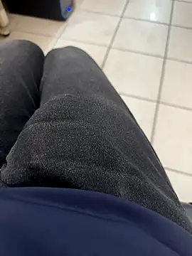 Snapshot of MAHKE12 chatting on November 2025 09:25:01 AM MAHKE12 online show from November 2025 09:25:01 AM