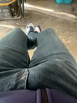 Snapshot of MAHKE12 chatting on October 2025 12:15:01 PM MAHKE12 online show from October 2025 12:15:01 PM