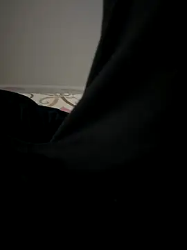 Snapshot of MAHKE12 chatting on October 2025 10:05:02 PM MAHKE12 online show from October 2025 10:05:02 PM