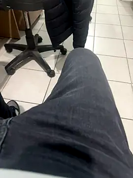 Snapshot of MAHKE12 chatting on November 2025 02:39:02 PM MAHKE12 online show from November 2025 02:39:02 PM