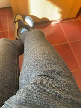 Snapshot of MAHKE12 chatting on November 2025 09:30:01 AM MAHKE12 online show from November 2025 09:30:01 AM