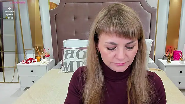 annasimonsj online show from April 2026 12:57:02 AM