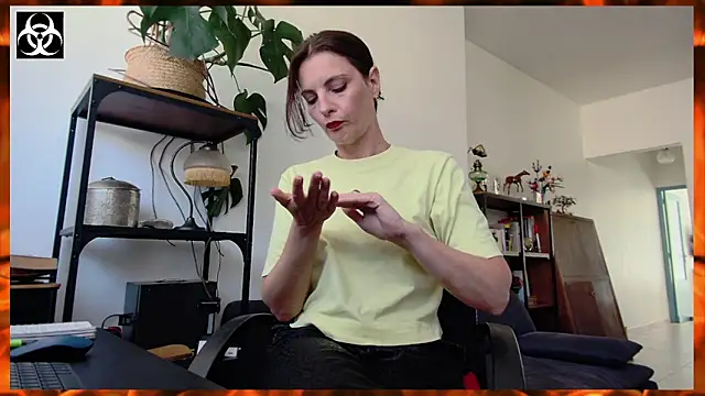 LanaCorona online show from September 2025 01:04:01 PM