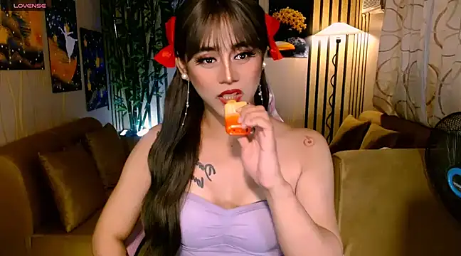 UrSweetKatCakes online show from February 2025 11:50:01 PM