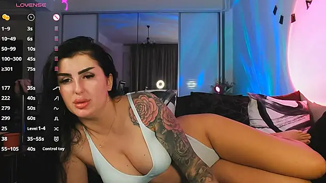 Snapshot of MichelleSwanX chatting on October 2025 09:05:01 PM MichelleSwanX online show from October 2025 09:05:01 PM