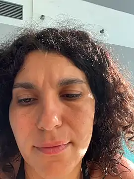 Snapshot of _CurlySue_ chatting on May 2026 12:19:01 AM CurlySue online show from May 2026 12:19:01 AM