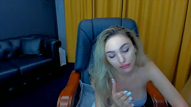 Snapshot of HaleySweet18 chatting on July 2026 11:39:02 PM HaleySweet18 online show from July 2026 11:39:02 PM