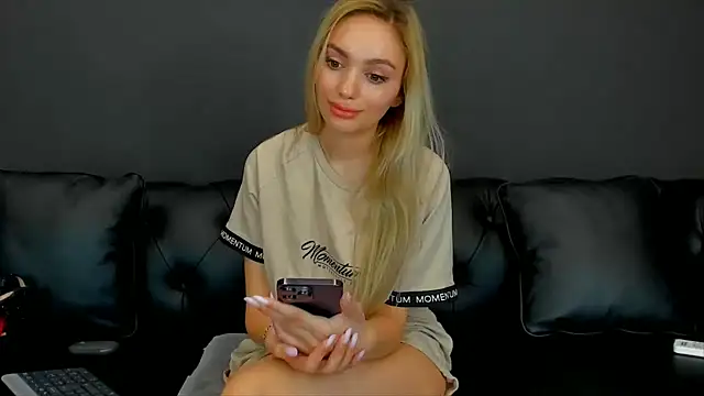 Snapshot of HaleySweet18 chatting on June 2026 05:12:01 AM HaleySweet18 online show from June 2026 05:12:01 AM