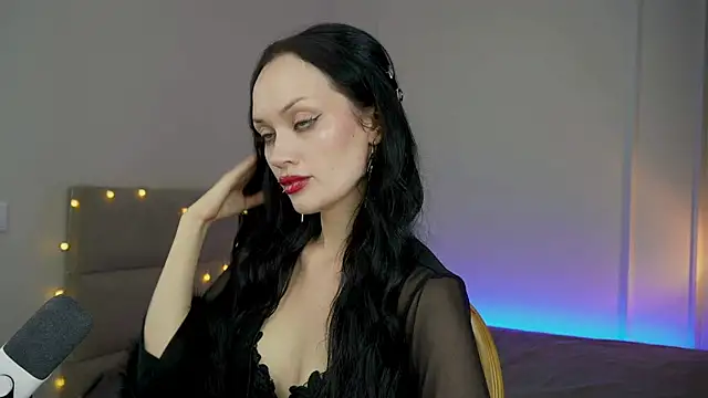 Snapshot of QueenAliss chatting on July 2026 07:53:02 AM QueenAliss online show from July 2026 07:53:02 AM