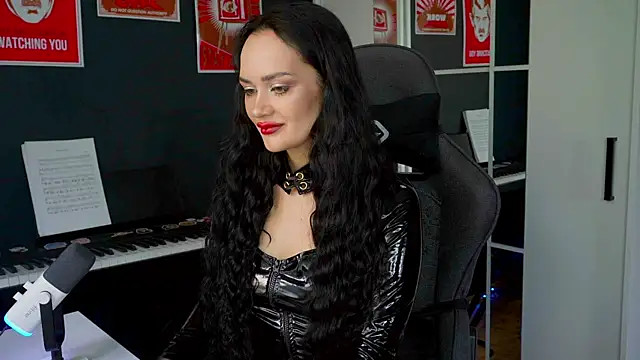 QueenAliss online show from September 2025 04:00:01 AM