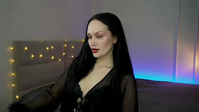 Snapshot of QueenAliss chatting on July 2026 06:19:02 AM QueenAliss online show from July 2026 06:19:02 AM