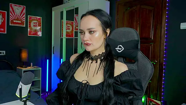 QueenAliss online show from November 2025 05:56:01 AM